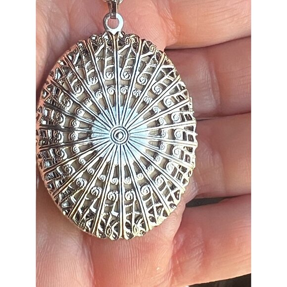 Lot of Two Pendant & Faux Cameo Necklace Sets Vintage Locket and Portrait - Picture 15 of 16